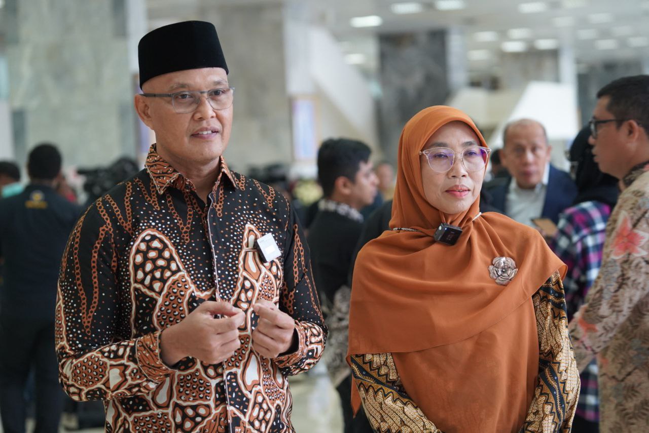 Aleg Pks Mengikuti Press Conference Bersama Anggota Partai Lain Yakni