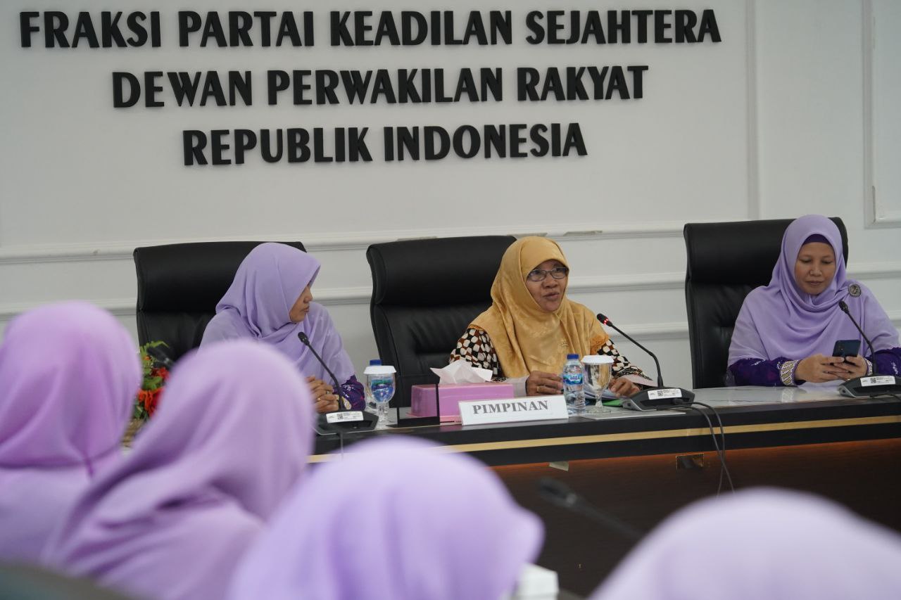 Anggota Komisi Viii Dpr Ri Dra Hj Nur Azizah Tamhid B A M A