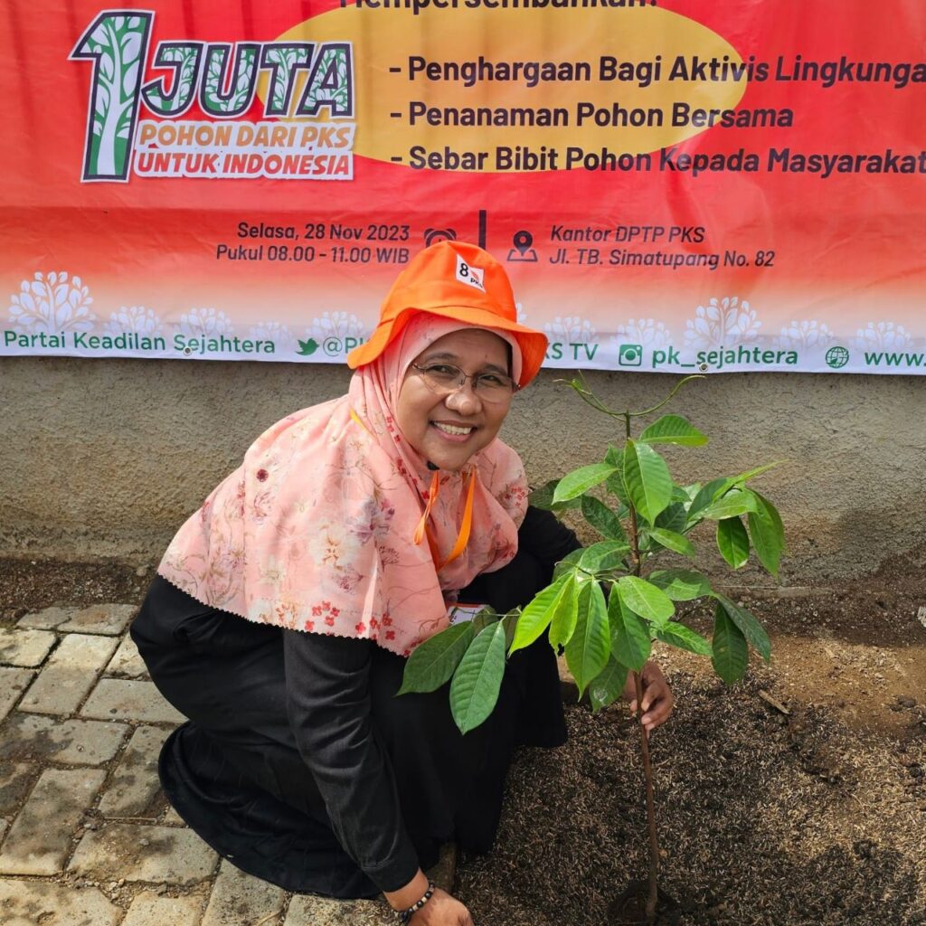 Tanam 1 Juta Pohon Saadiah Uluputty Tegaskan Komitmen PKS Dalam