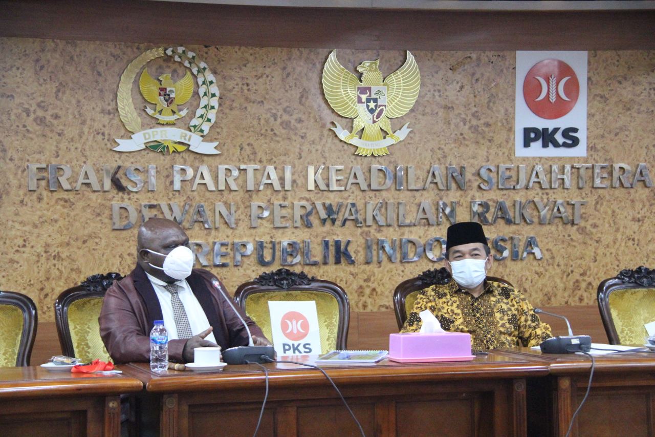 Ketua FPKS DPR Terima Natalius Pigai Dan Aktivis Asal Papua Bicara ...