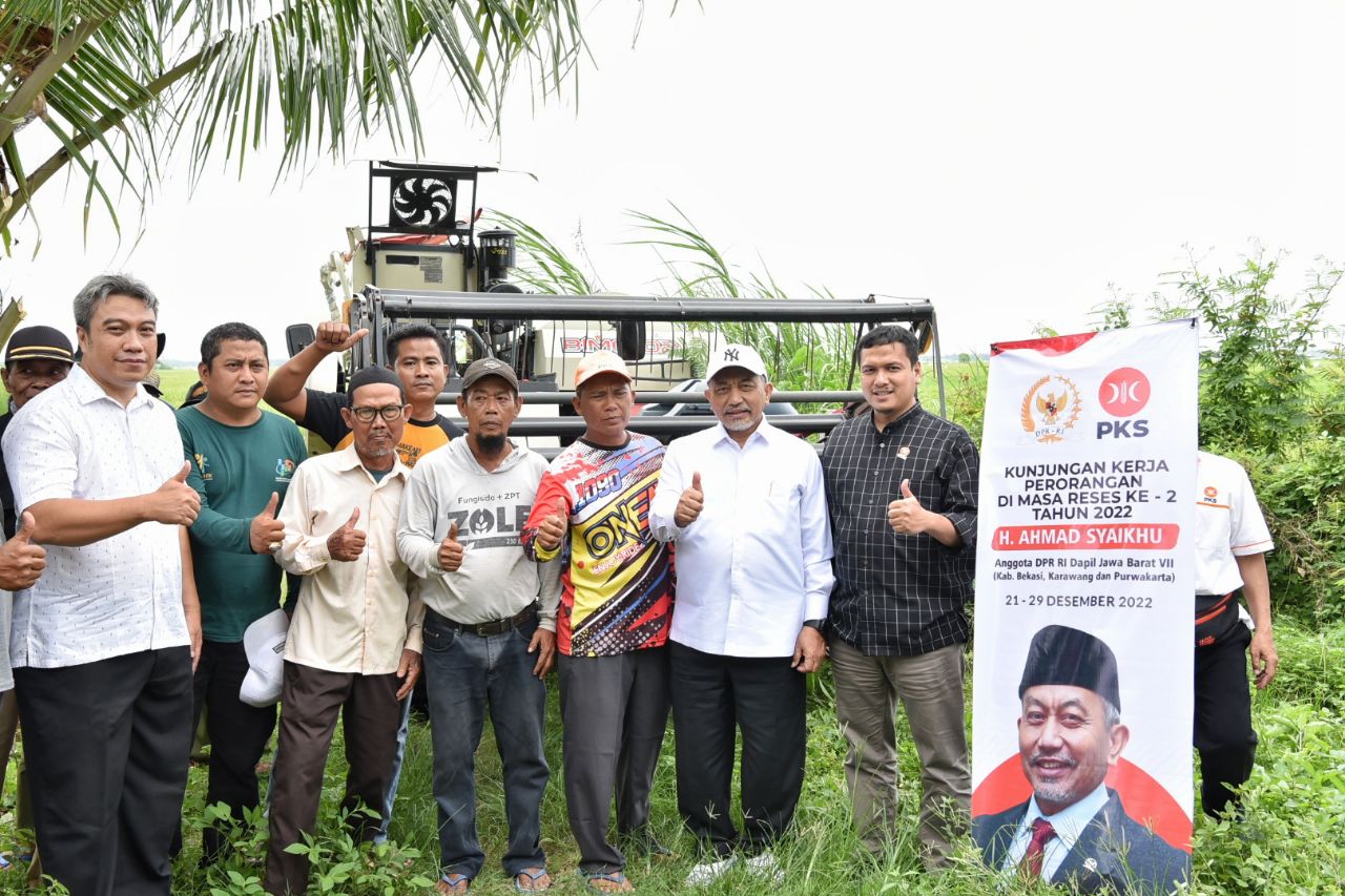 Syaikhu Salurkan Bantuan Alat Pertanian Ke Gapoktan Sri Asih Karawang ...