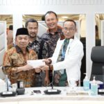 Ketua Fraksi PKS DPR RI, Dr. Jazuli Juwaini, Menerima Kunjungan  dari Pengurus Kesenian Tari dan Silat Tjimande Tari Kolot Kebon Djeruk Hilir Banten