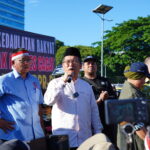 Anggota Fraksi PKS DPR RI Muzammil Yusuf Mendatangi Masa Aksi Menuntut Pemilu Jujur dan Adil