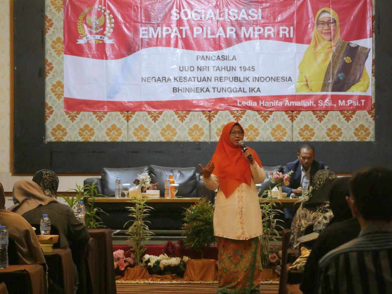 Ledia Hanifa Ajak Masyarakat Di Dapil Hadapi Tantangan Bangsa Dengan ...