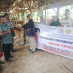 Hermanto Serahkan Unit Pengolah Pupuk Organik untuk Petani di Pariaman