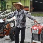 Riyono ‘Caping’ Anggota DPR RI Beri Bantuan Alat Pertanian Kelompok Tani Trenggalek