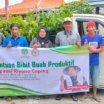 Anggota DPR RI Komisi IV Fraksi PKS, Riyono Bagikan Bibit Buah Produktif di Magetan