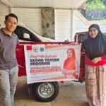 Reses ke Sulsel, Meity Rahmatia Serahkan Bantuan Motor Sampah hingga Fasilitasi Guru dan Pegawai Sekolah Pakaian Olah Raga