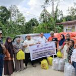 Nevi Zuairina Salurkan Bantuan Rendang, Hangatkan Harapan Korban Banjir Bandang di Agam