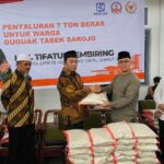 Tifatul Sembiring Serahkan 27 Ton Bantuan untuk Warga Bukittinggi dan Kabupaten Agam