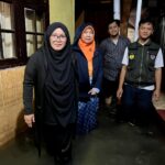 Tembus Banjir Petogogan Malam Hari, Kurniasih Salurkan Bantuan Logistik bagi Warga Terdampak