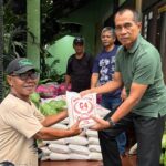 Ramadan Penuh Berkah, Ketua Fraksi PKS DPR RI Abdul Kharis Almasyhari Bagikan Beras Premium kepada Warga Totosari