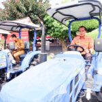 Salurkan Bantuan Alsintan, Abdul Kharis Almasyhari Tegaskan Terus Kawal Kedaulatan Pangan dan Kesejahteraan Petani