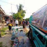 Jalal Abdul Nasir Salurkan Air Bersih dan Rencanakan Sumur Permanen bagi Warga Situdam Karawang