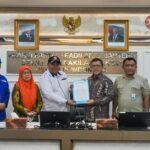 Terima Aspirasi Pekerja Bandung Barat, Aher Dorong Kepastian Usia Pensiun Masuk UU